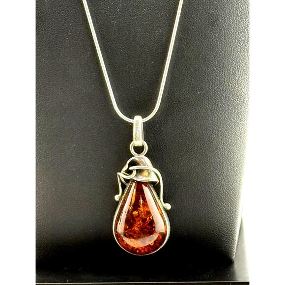 Vintage SS Valerio V8 Poland Amber Pendant Necklace - Picture 1 of 4